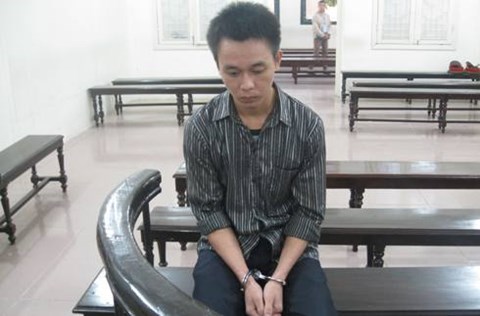 Thanh niên đâm chết bạn nhậu vì giết gà chọi của mình
